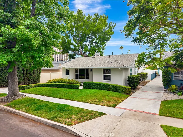 4833 Longridge Ave — Photo 41