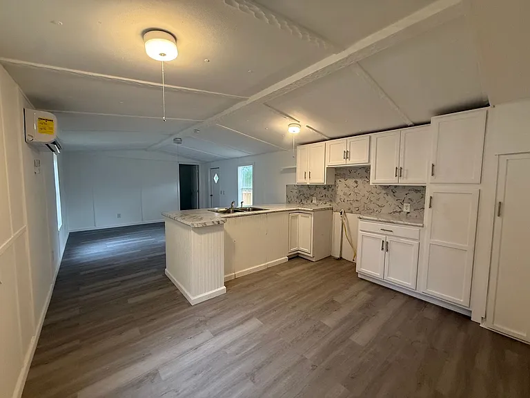 198 Painter Rd NE — Photo 2