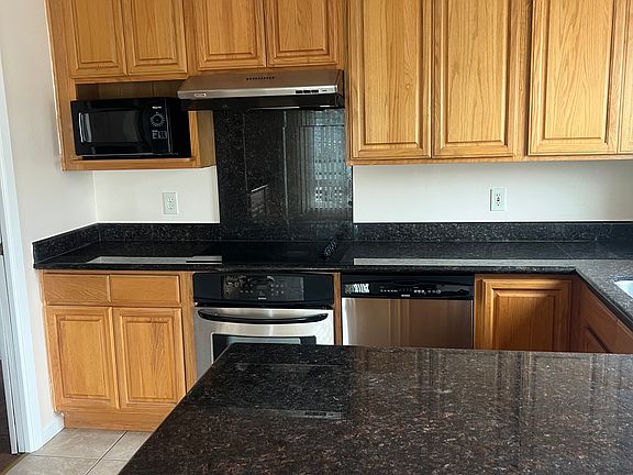 3rd image of 171 Camelia Dr
