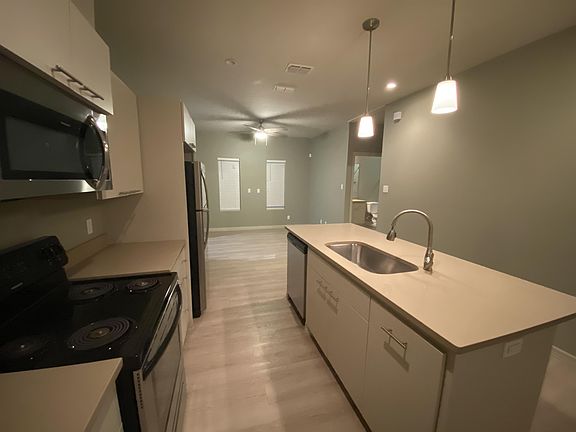 3rd image of 705 Murphy Ave #3