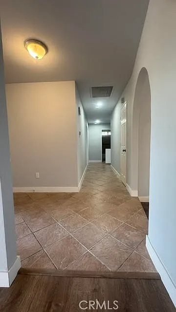 5 bed, 2588 sqft, $3,980 — Photo 2