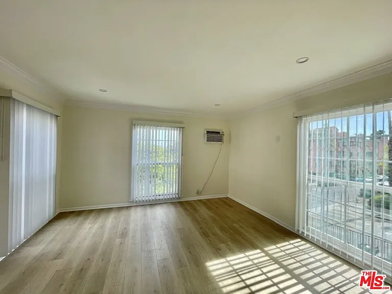 1600 N Martel Ave #B — Photo 6