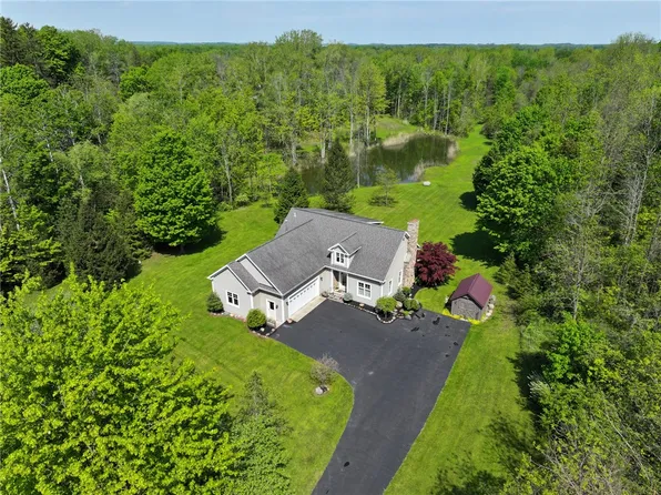 29 Fulton St, Clyde, NY 14433