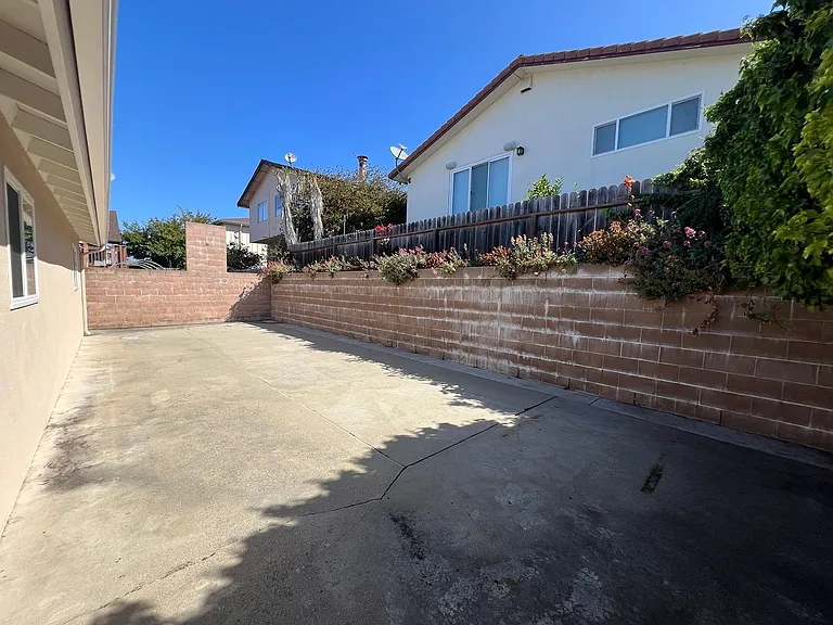 1250 Bolton Dr — Photo 17