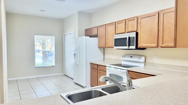 3 bed, 2.5 bath, 1713 sqft, $1,900 — Photo 4