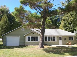 8600 Bayview Rd, Onekama, MI 49675