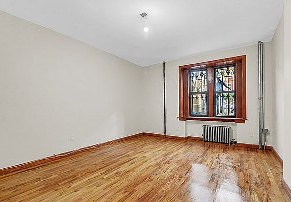3rd image of 558 Washington Ave APT 1