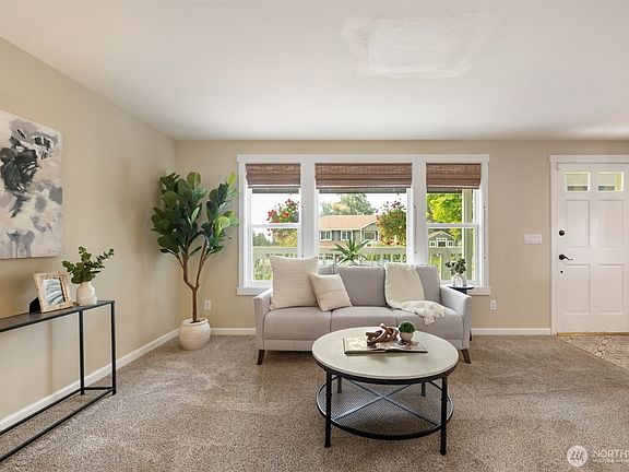 3rd image of 10263 Ashley Circle NW