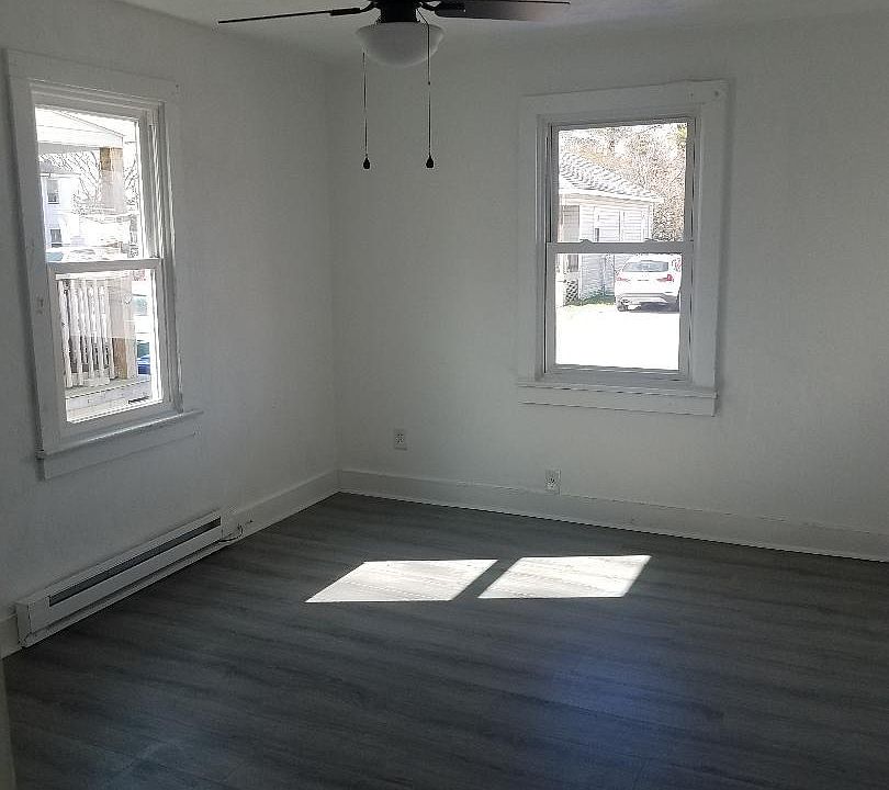 2nd image of 308 Oak St