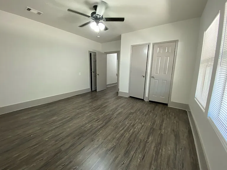 2722 Travis Ave — Photo 15