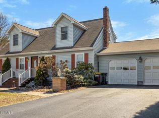 4 Skaarland Dr, Burnt Hills, NY 12027