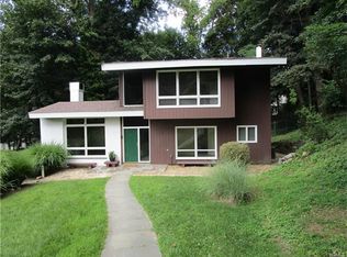 99 Bracebridge Ln, Irvington, NY 10533