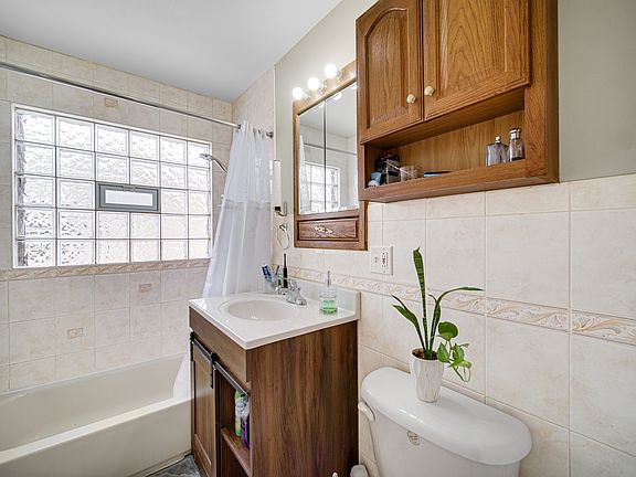 4th image of 7934 W Park Ave