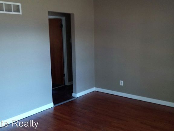 3rd image of 240 Coteau Ln