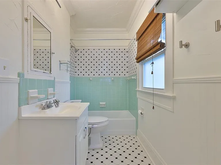 340 Moffett Ct N — Photo 7
