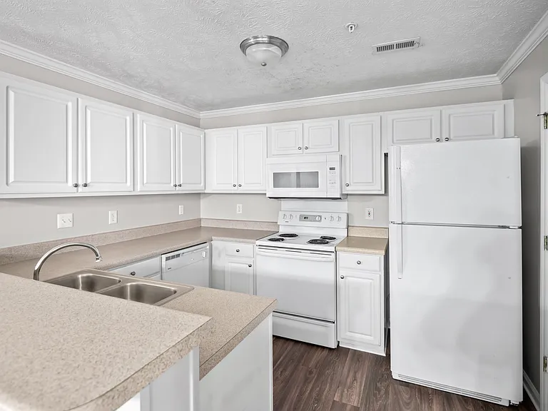 Lakeshore Grande — Photo 15