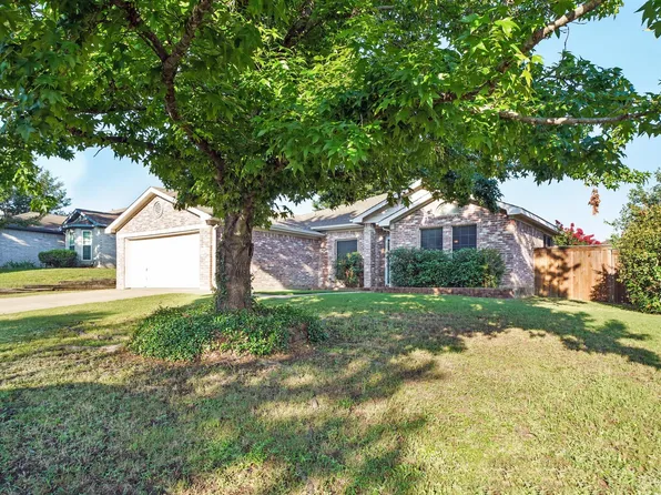 225 Cardinal Ct, Weatherford, TX 76086