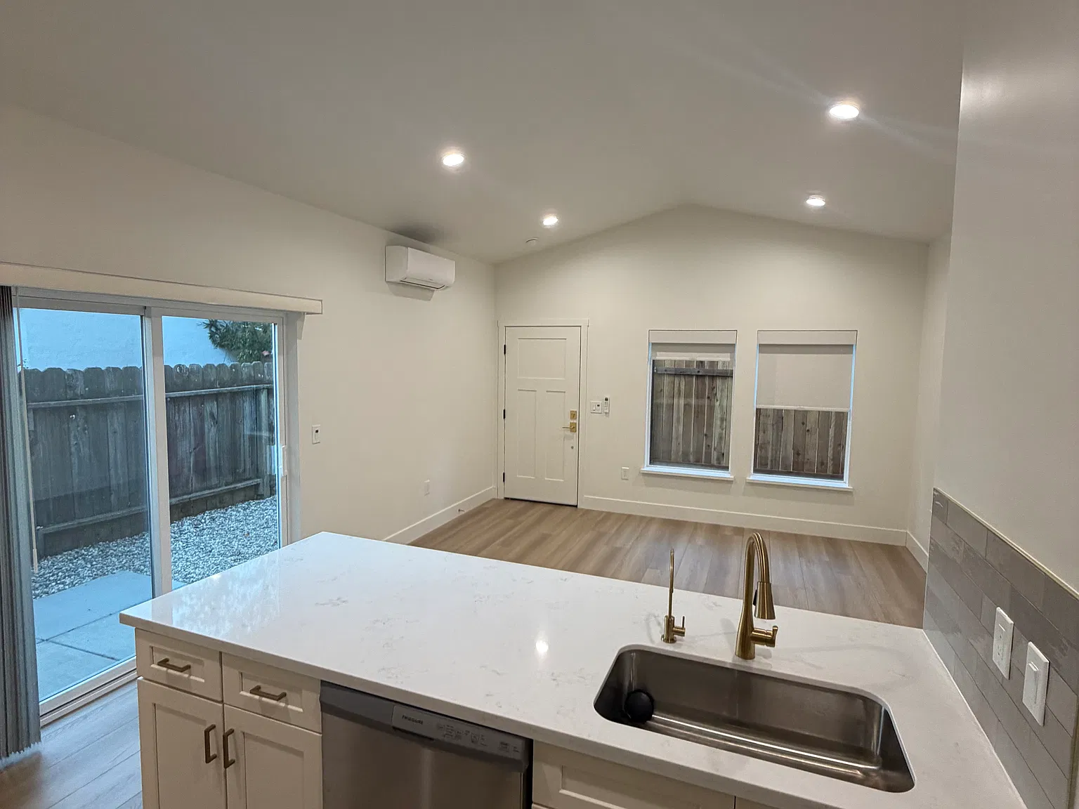 1 bed, 600 sqft, $2,000 — Photo 3