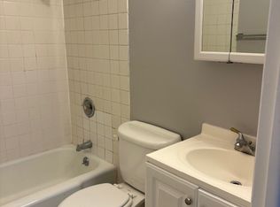 827 Grand Ave APT 10, Waukegan, IL 60085