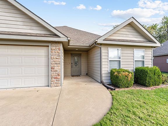 2nd image of 3013 Stone Creek Ct