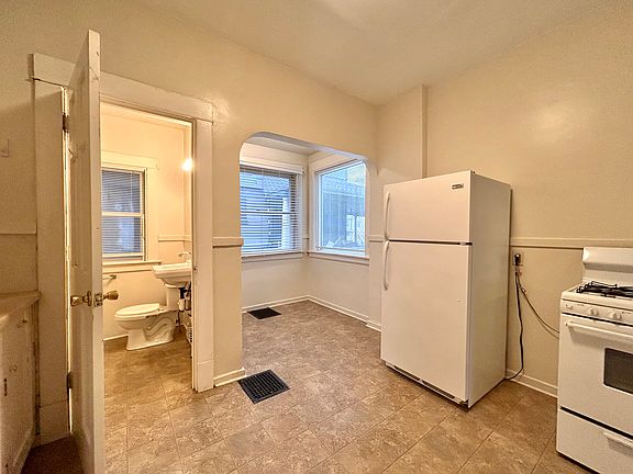 3rd image of 600 Lafayette Ave SE APT 1