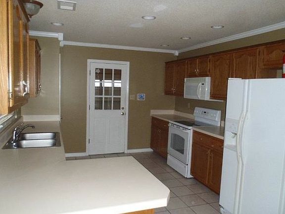 4th image of 8232 Crimson Creek Dr