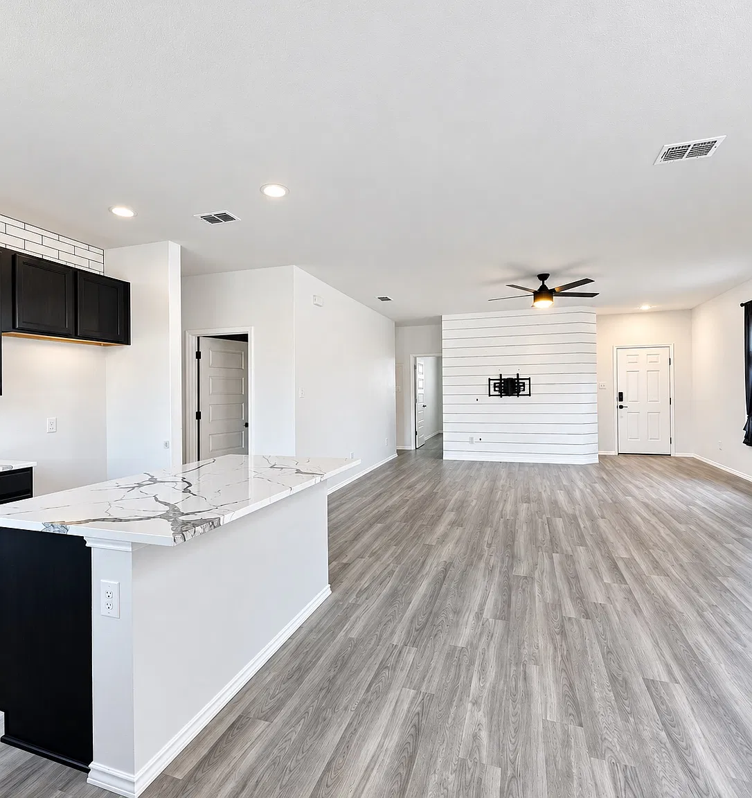 916 Billups Dr — Photo 3