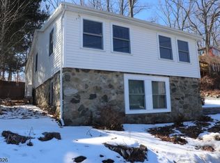 1 Hickory Trl, Byram Township, NJ 07821