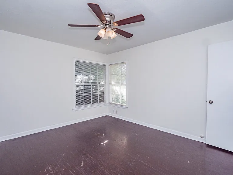 545 Olney Dr — Photo 13