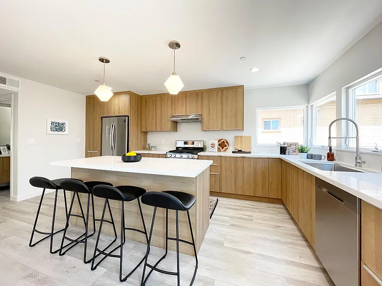 230 S San Marino Ave #B — Photo 8