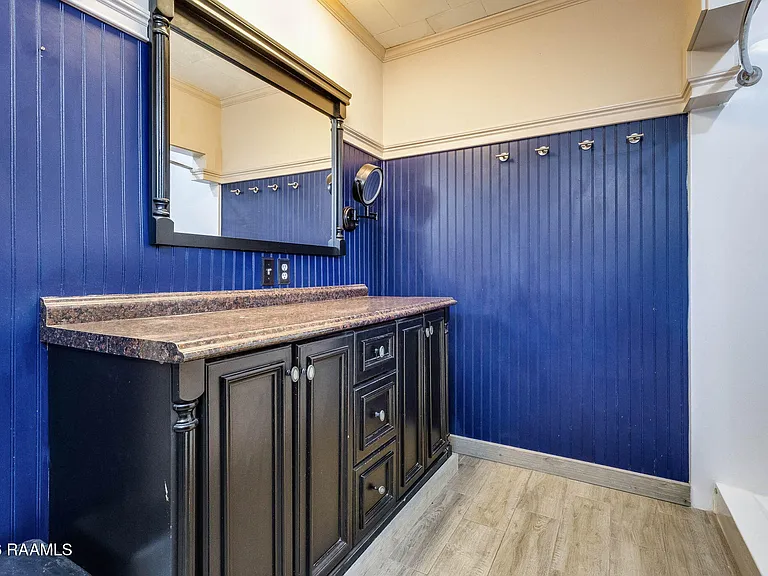 2129 N Main St — Photo 13