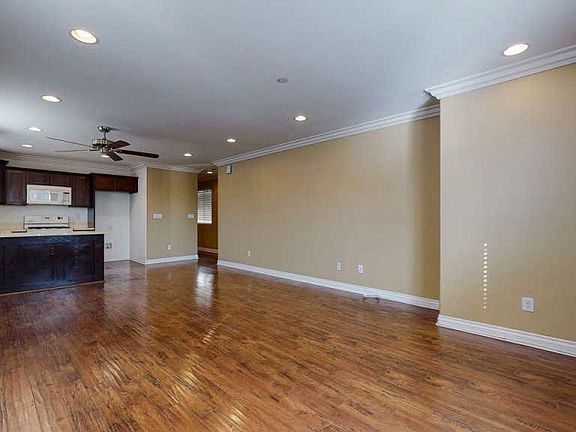 5th image of 1419 E 109th St