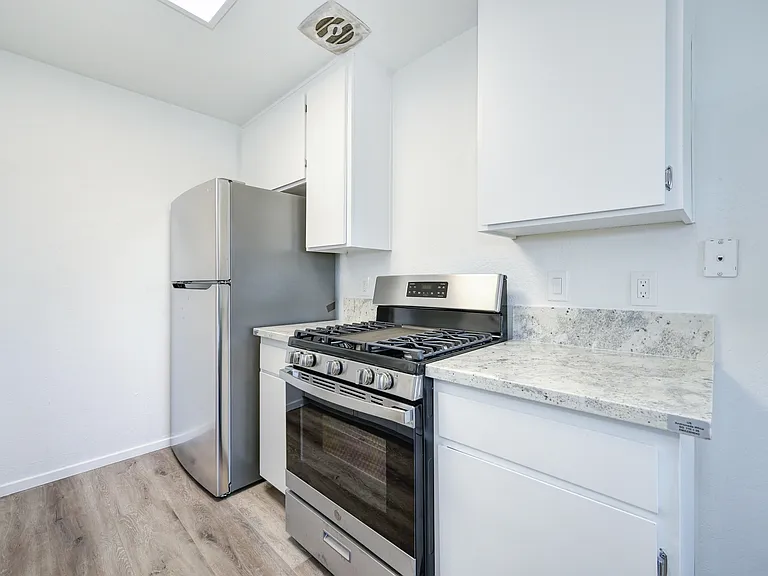 109 Lincoln Way #D — Photo 3