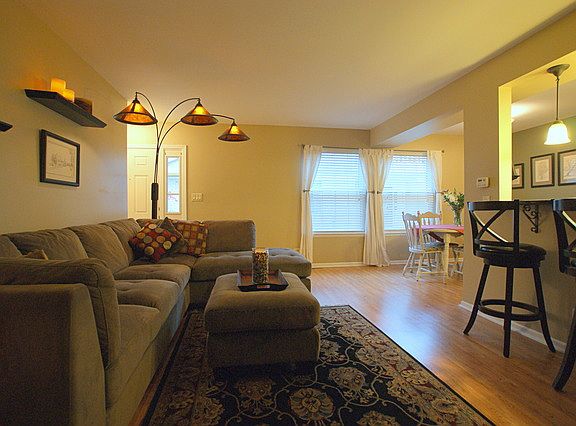 4th image of 104 Brookwood Ct