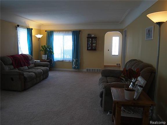 3rd image of 1115 Superior Blvd