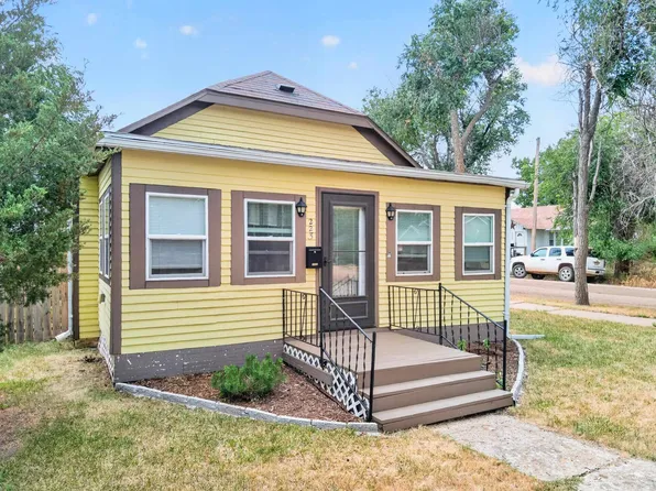 223 2nd St, Newell, SD 57760