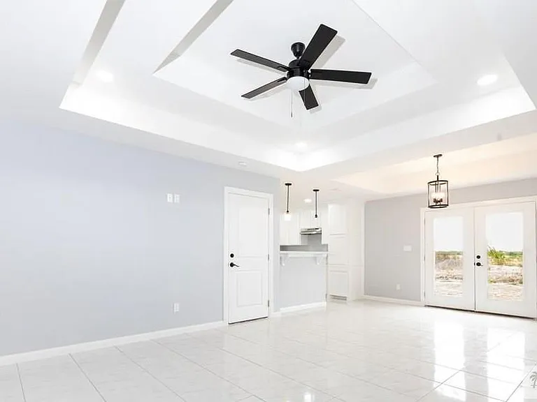 2600 Elyssa Dr — Photo 2