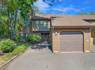 21 Hickory Hollow Ct, Edison, NJ
