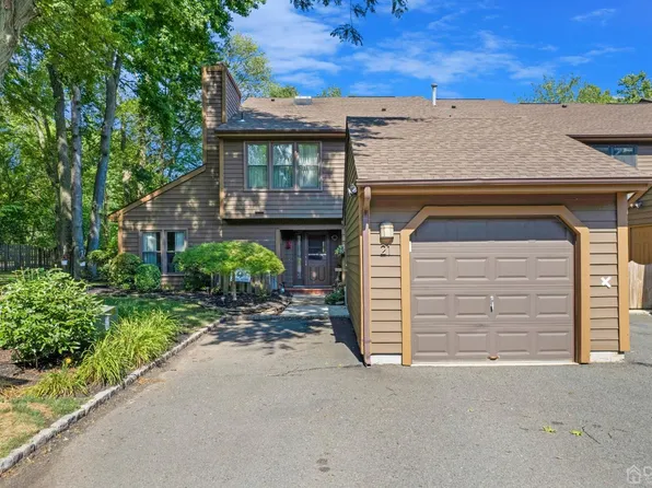 21 Hickory Hollow Ct, Edison, NJ 08820