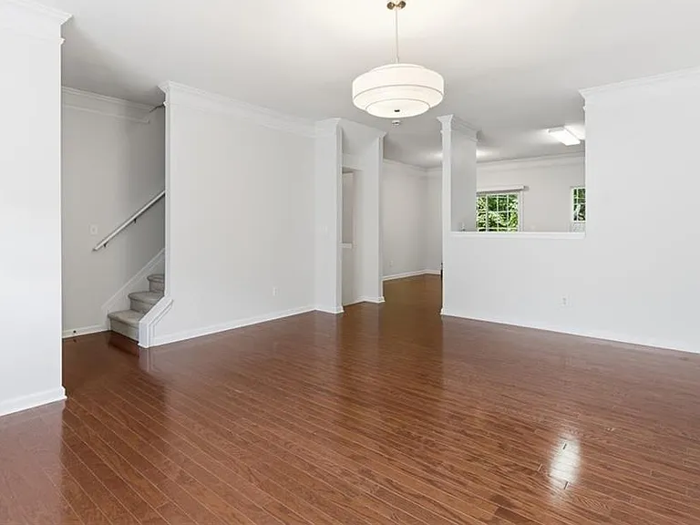 6710 Stoneleigh Way — Photo 8