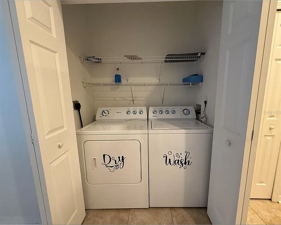 2 bed, 2.5 bath, 1328 sqft, $2,200 — Photo 3
