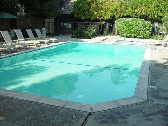 Pool with two jacuzzis