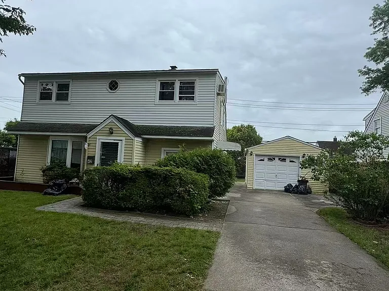 42 Hollyhock Rd — Photo 1