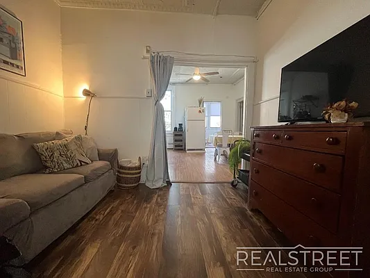 Rented by Real Street Inc | media 5