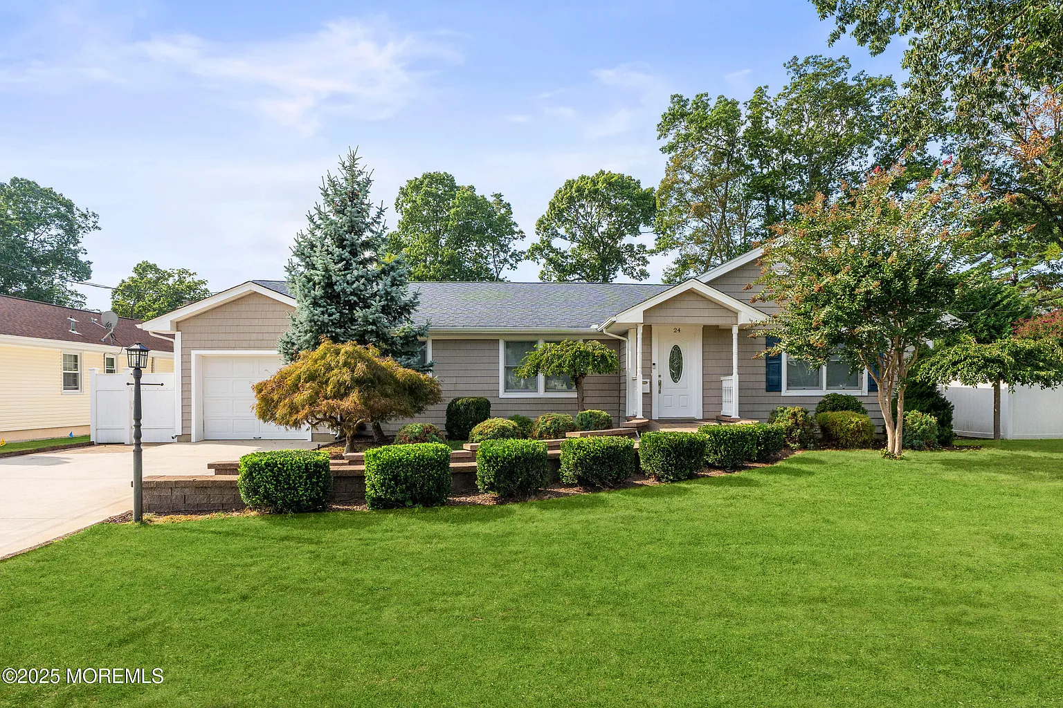 24 Laurelhurst Drive photo 1