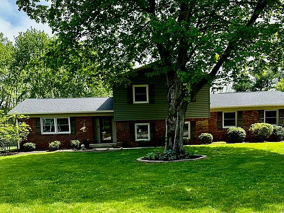 3rd image of 634 Medallion Dr