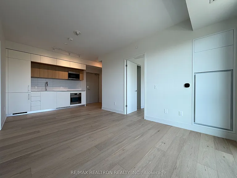 322 Dupont St #502 — Photo 9