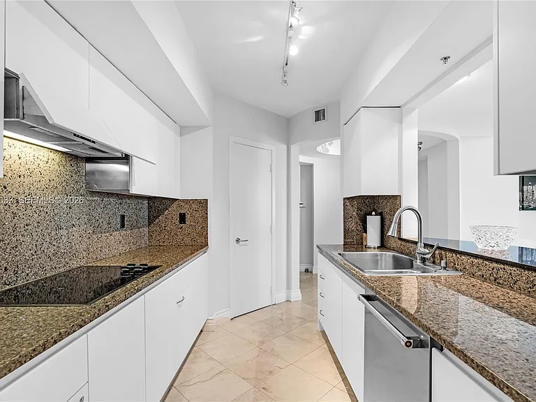 1500 Ocean Dr #704 — Photo 10