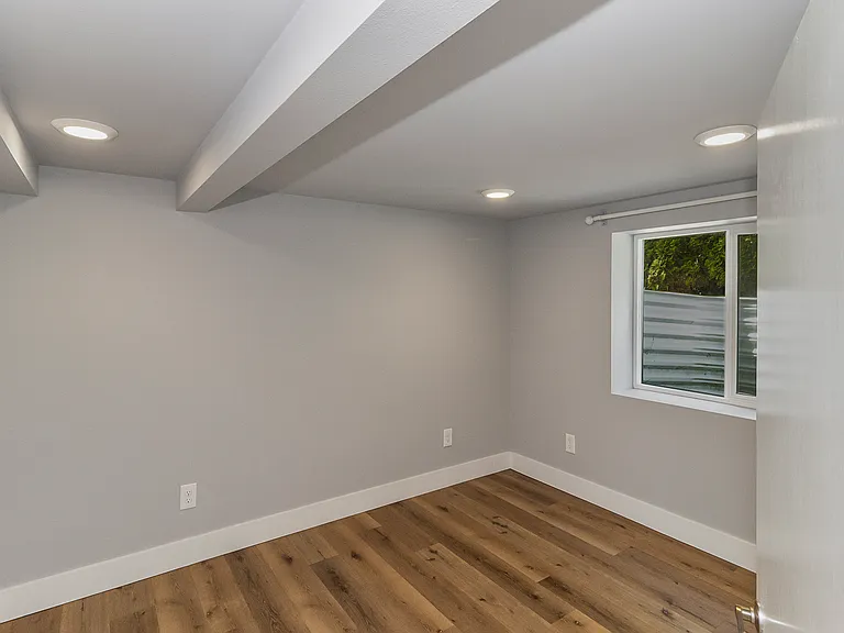 4246 S Graham St #BASEMENT — Photo 12