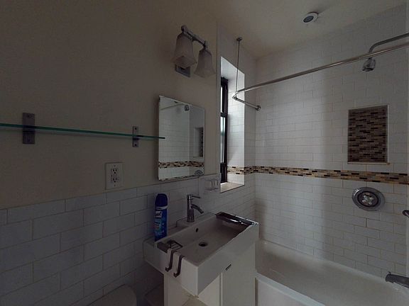5th image of 305 E 91st St APT 4C